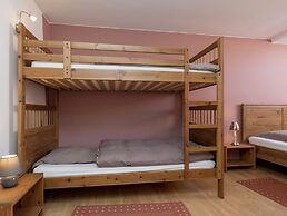 Cushy Holiday Home With Fenced Garden