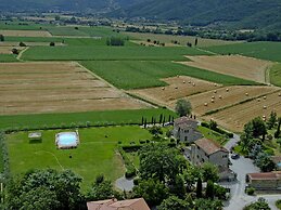 Agriturismo near Cortona with Spacious Garden & Swimming Pool