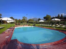 Agriturismo near Cortona with Spacious Garden & Swimming Pool