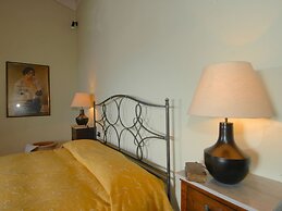 Agriturismo near Cortona with Spacious Garden & Swimming Pool