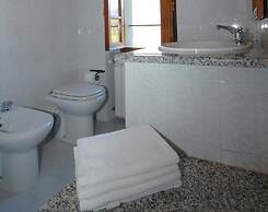 Agriturismo near Cortona with Spacious Garden & Swimming Pool