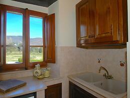 Agriturismo near Cortona with Spacious Garden & Swimming Pool