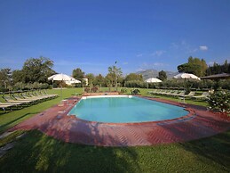 Agriturismo near Cortona with Spacious Garden & Swimming Pool
