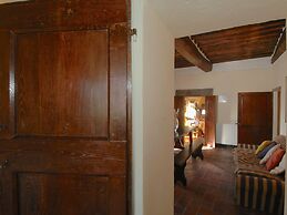 Agriturismo near Cortona with Spacious Garden & Swimming Pool