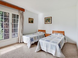 Deluxe Villa in Urbanització Bon Relax near Beach