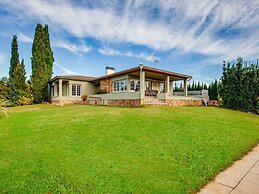 Deluxe Villa in Urbanització Bon Relax near Beach