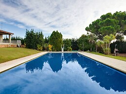 Deluxe Villa in Urbanització Bon Relax near Beach