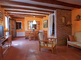 Cozy Cottage in Subirats With Swimming Pool