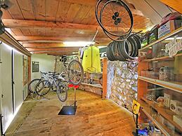 Lake Garda, Beautiful Residence Features Many Facilities