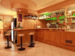 Lake Garda, Beautiful Residence Features Many Facilities