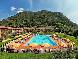 Lake Garda, Beautiful Residence Features Many Facilities