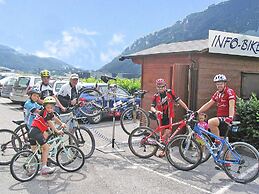 Lake Garda, Beautiful Residence Features Many Facilities