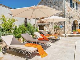 Holiday Home with Swimming Pool near Lim Bay & Beach