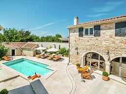 Holiday Home with Swimming Pool near Lim Bay & Beach