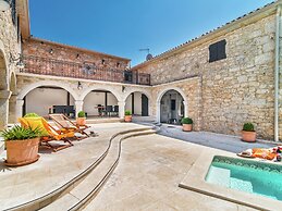 Holiday Home with Swimming Pool near Lim Bay & Beach