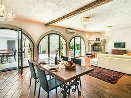 Holiday Home with Swimming Pool near Lim Bay & Beach