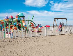 Spacious Apartment in Rosolina Mare near Sea