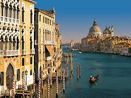 Spacious Apartment in Rosolina Mare near Sea