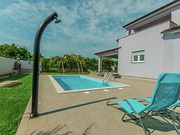Comfortable Villa in Pula With Private Swimming Pool, Near the Beach