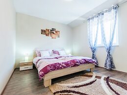 Comfortable Villa in Pula With Private Swimming Pool, Near the Beach