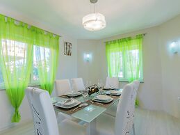 Comfortable Villa in Pula With Private Swimming Pool, Near the Beach