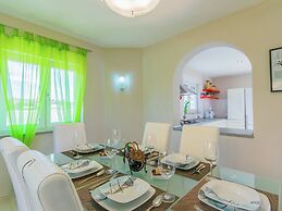 Comfortable Villa in Pula With Private Swimming Pool, Near the Beach