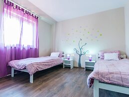 Comfortable Villa in Pula With Private Swimming Pool, Near the Beach