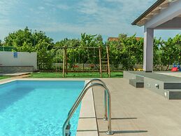 Comfortable Villa in Pula With Private Swimming Pool, Near the Beach