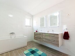 Comfortable Villa in Pula With Private Swimming Pool, Near the Beach