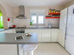 Comfortable Villa in Pula With Private Swimming Pool, Near the Beach