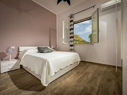 Splendid Holiday Home in Castellammare del Golfo near Beach