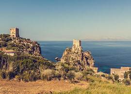 Splendid Holiday Home in Castellammare del Golfo near Beach