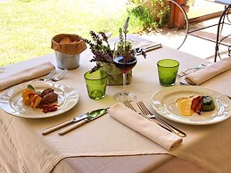 Belvilla by OYO Colombaia