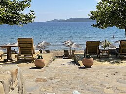 Stunning Sea-view Villa With Pool in Kamaria