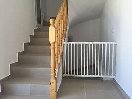 Stunning Sea-view Villa With Pool in Kamaria