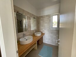 Stunning Sea-view Villa With Pool in Kamaria