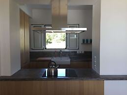 Stunning Sea-view Villa With Pool in Kamaria