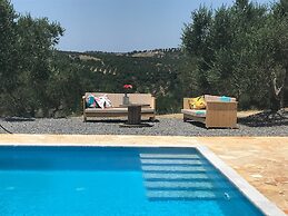 Stunning Sea-view Villa With Pool in Kamaria