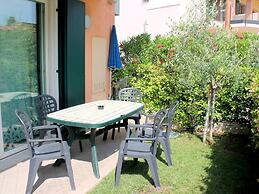 Belvilla by OYO Small Residence With Swimming Pool