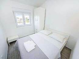 Comfy Apartment in Sveti Petar na Moru With Garden