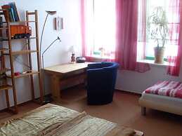 Charming Apartment With Garden in Blowatz