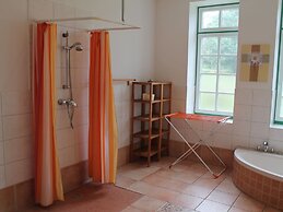 Charming Apartment With Garden in Blowatz