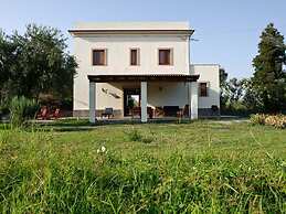 Detached Villa in an Excellent Location Near the Sea
