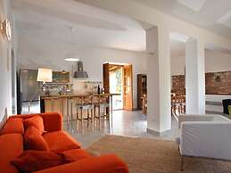 Detached Villa in an Excellent Location Near the Sea