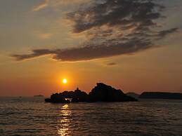 Spacious and Modern 1st Floor Apartment With Private Garage, Wi-fi