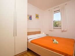 Spacious and Modern 1st Floor Apartment With Private Garage, Wi-fi