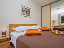 Spacious and Modern 1st Floor Apartment With Private Garage, Wi-fi