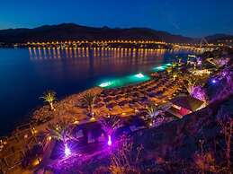 Spacious and Modern 1st Floor Apartment With Private Garage, Wi-fi