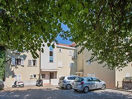 Spacious and Modern 1st Floor Apartment With Private Garage, Wi-fi