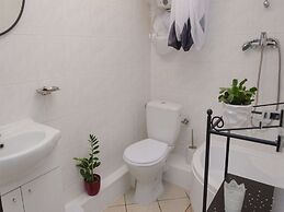 Apartment in a Stylish House in the Countryside Near the Sea